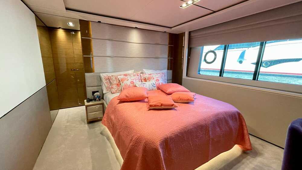 Guest cabin on port side 