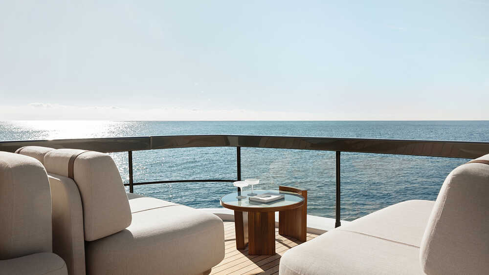 Lounge area on aft flybridge