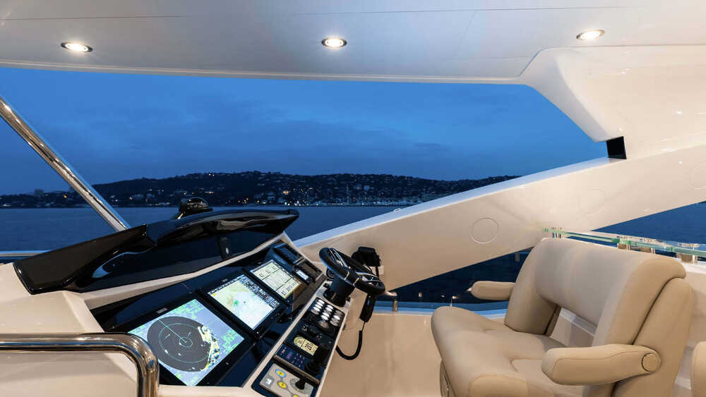 Helm station on sundeck