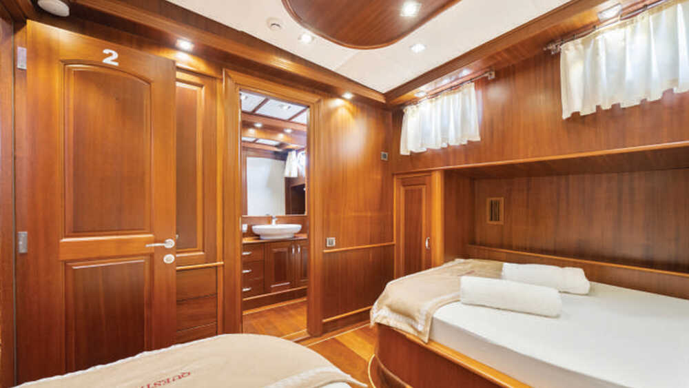 Guest cabin with singles