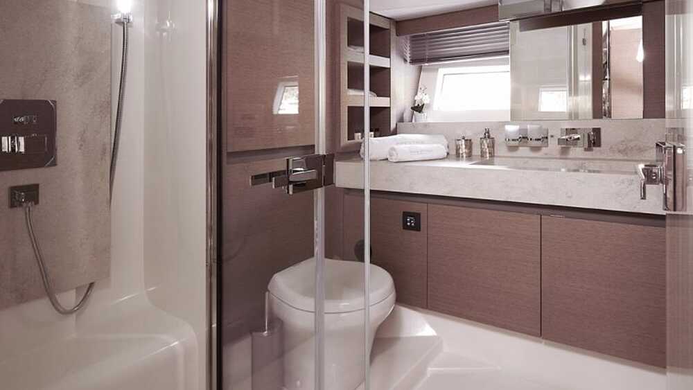 Owner's cabin bathroom