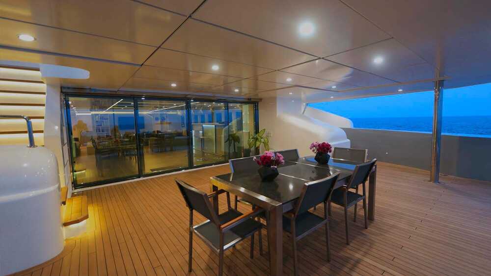 Dining area in cockpit 