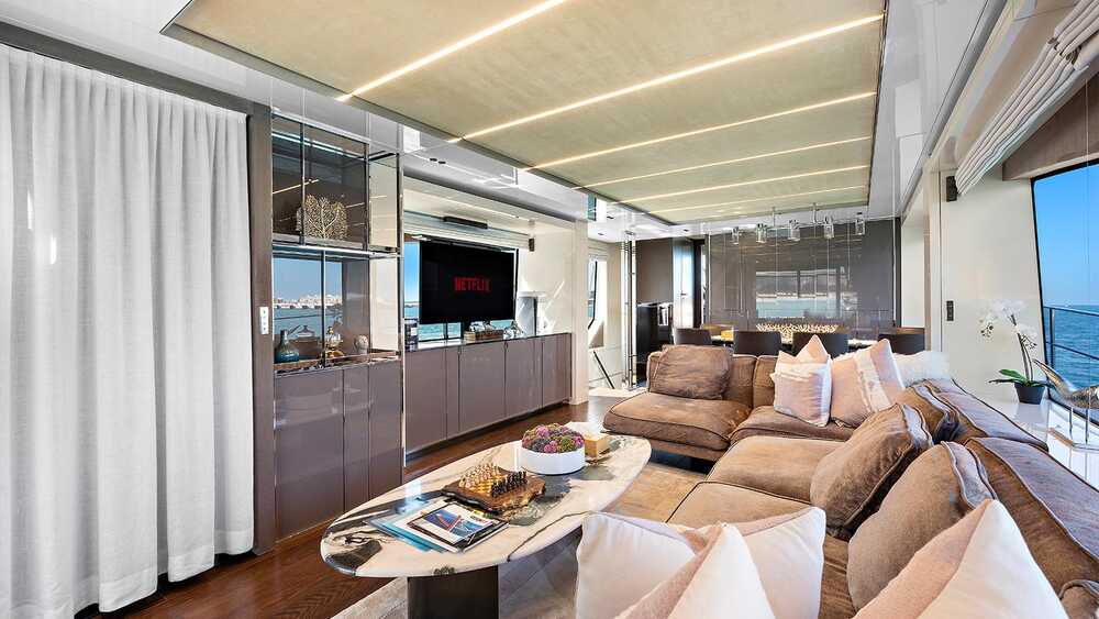 Main deck salon