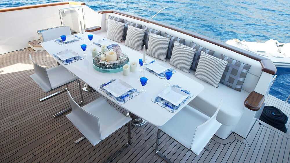 Cockpit dining