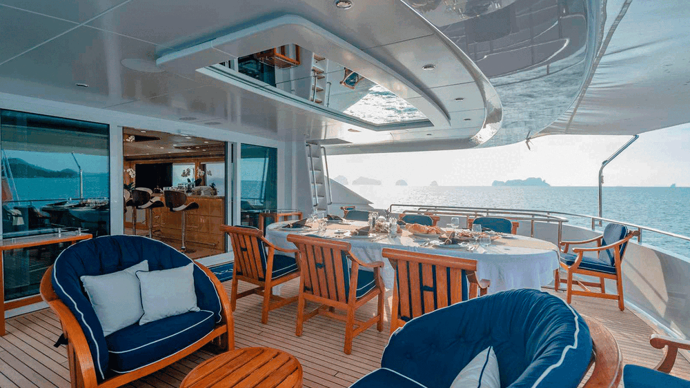 Upper deck