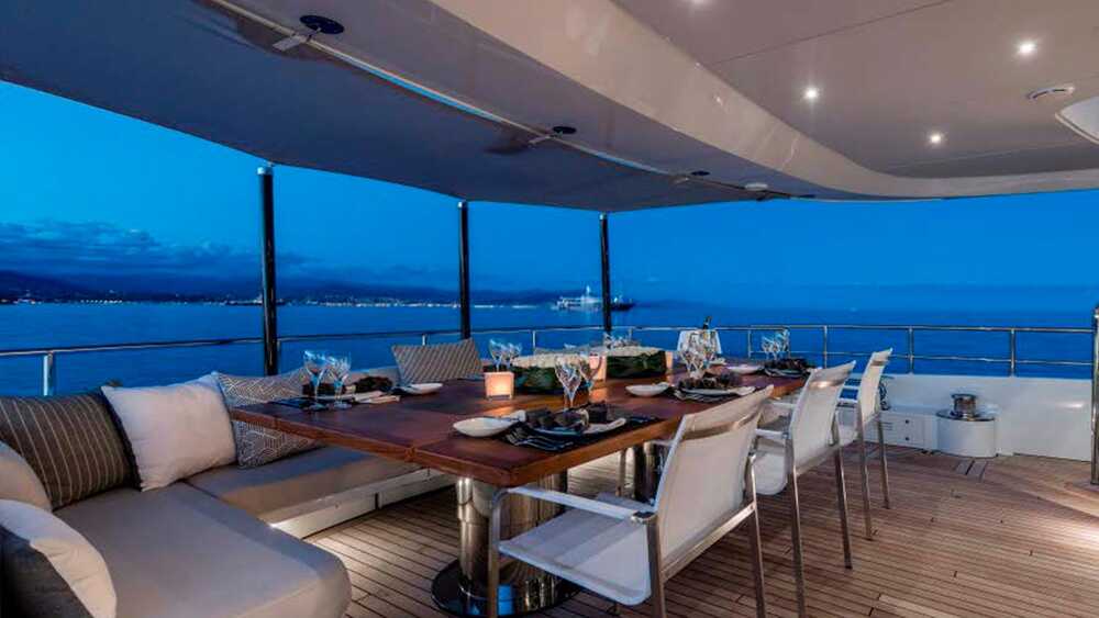 Dining area in cockpit 