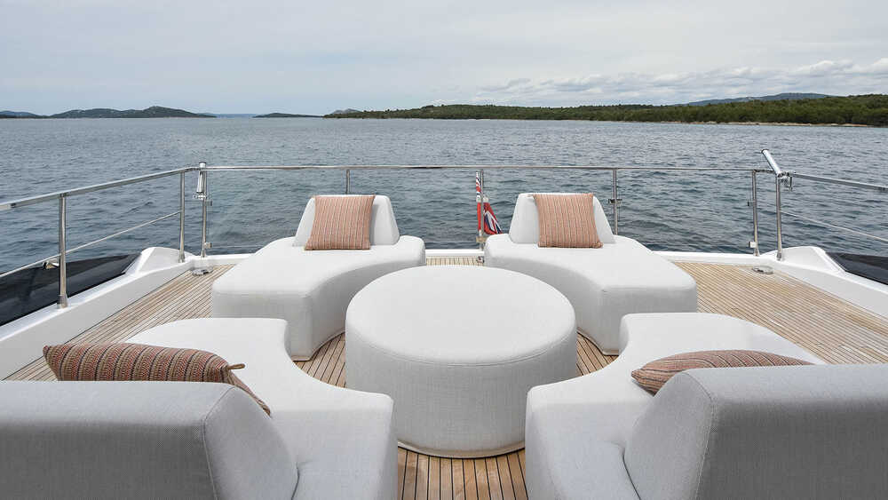 Lounge area on aft flybridge