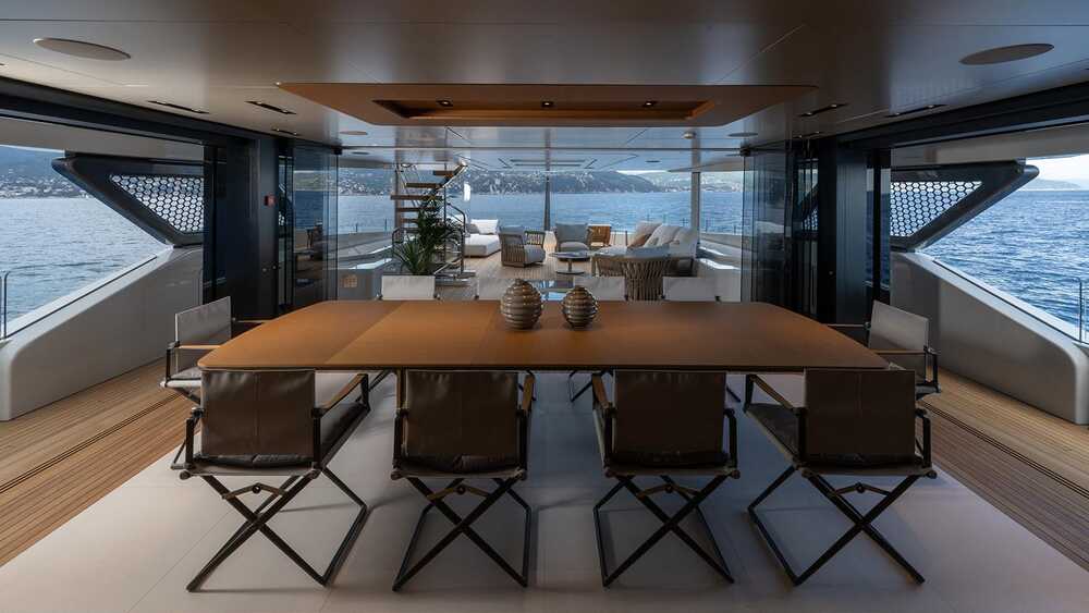 Dinette on upper deck