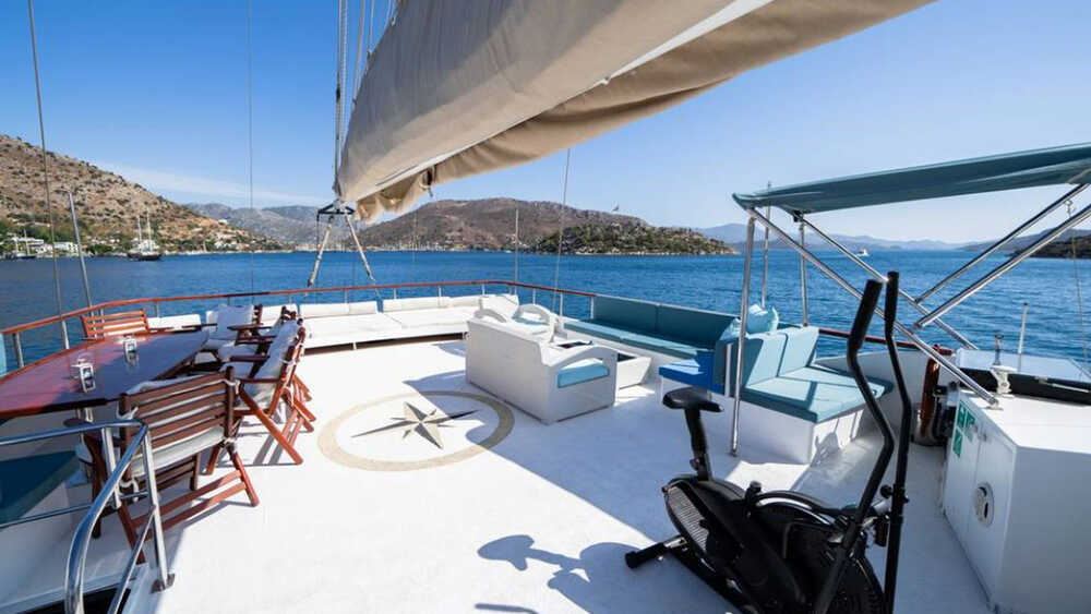 Upper deck