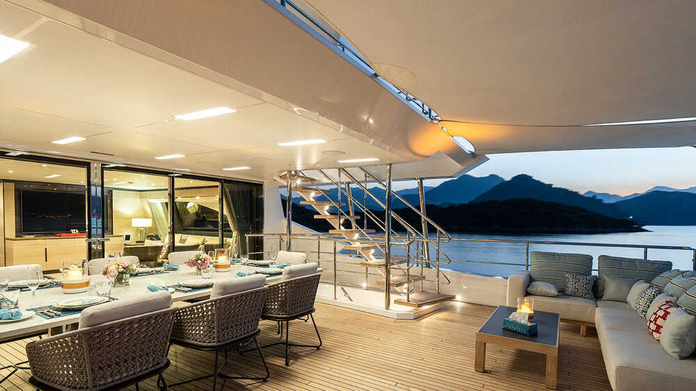 Lounge and dining area on the upper deck