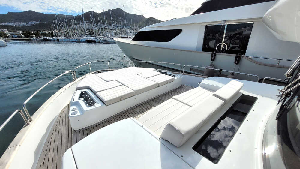 Lounge area on bow