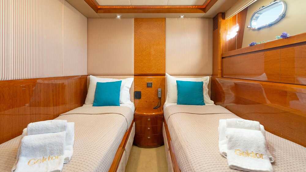 Twin cabin 1