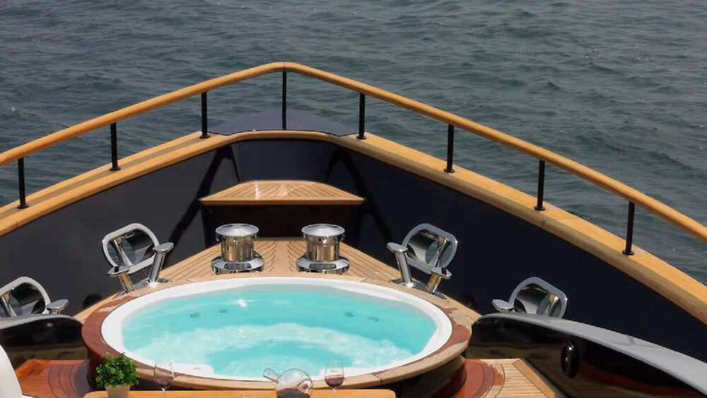 Jacuzzi on the bow