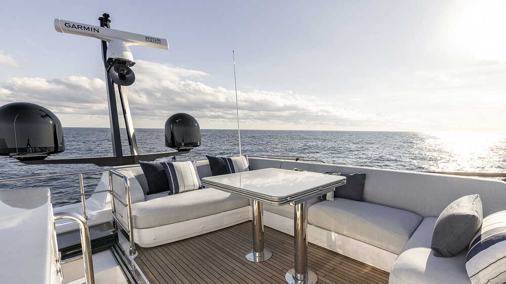 Lounge area on flybridge
