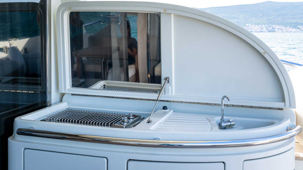 Wet bar in cockpit