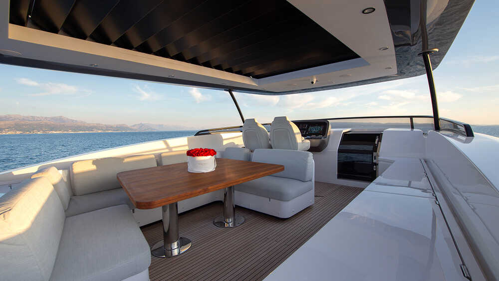 Dining area on flybridge