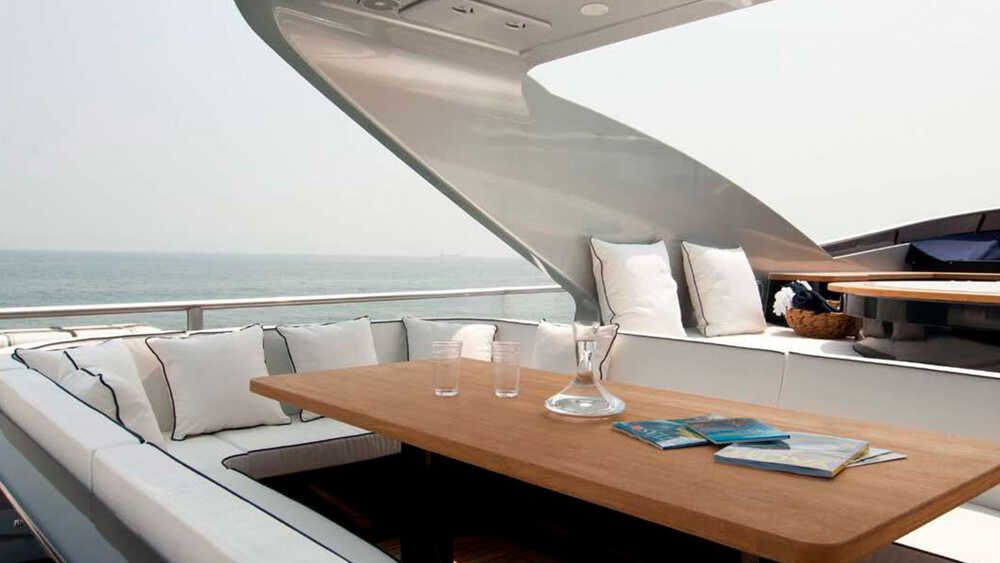 Dining area on the flybridge