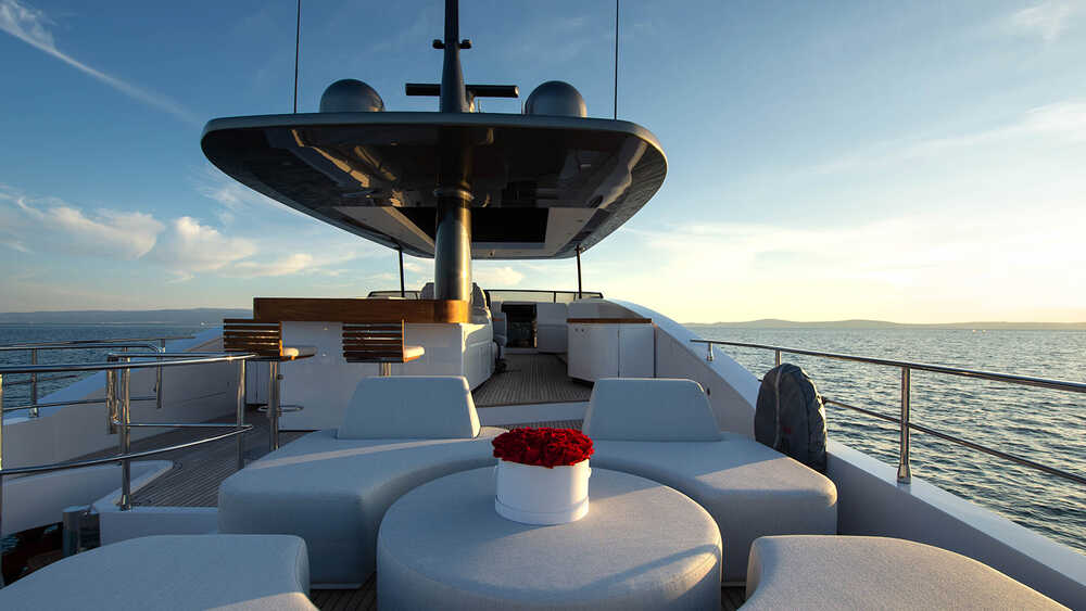 Lounge area on aft flybridge