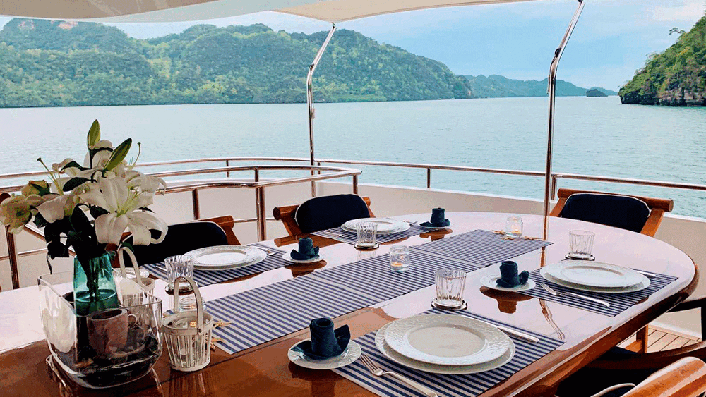 Upper deck