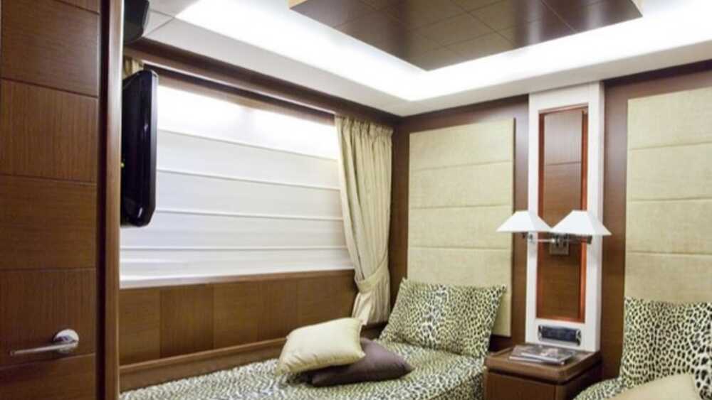 Guest cabin