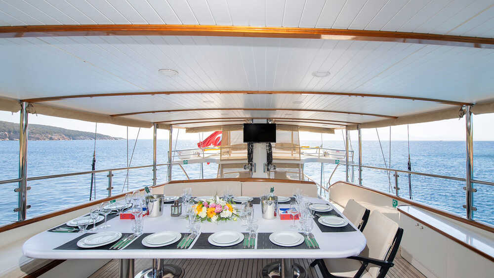 Deck dining