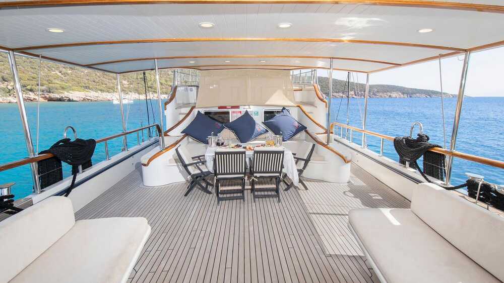 Deck lounge