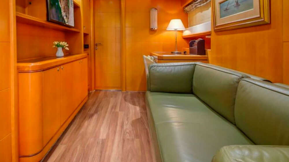 Master cabin study room