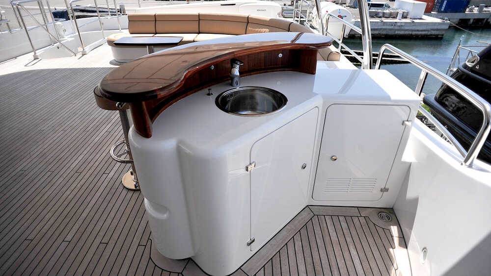 Wet bar on aft upper deck