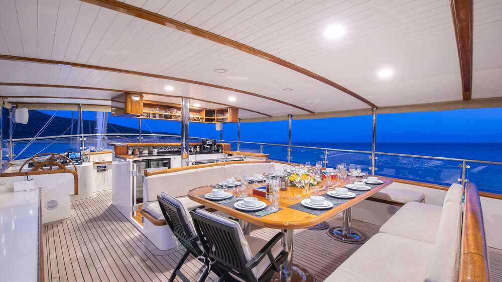 Deck dining