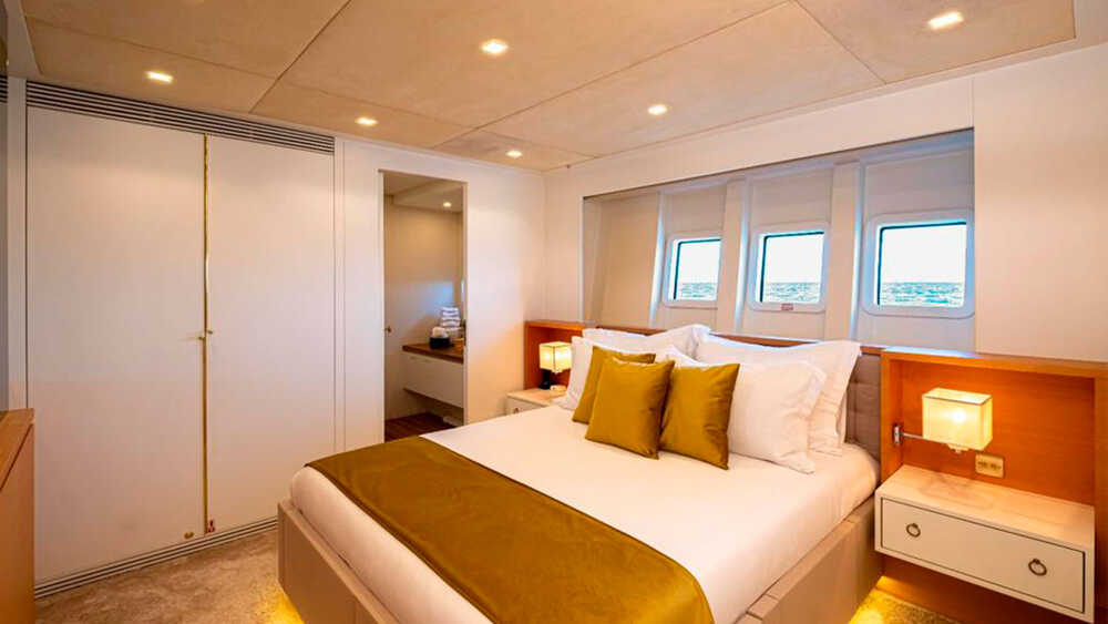 Double cabin