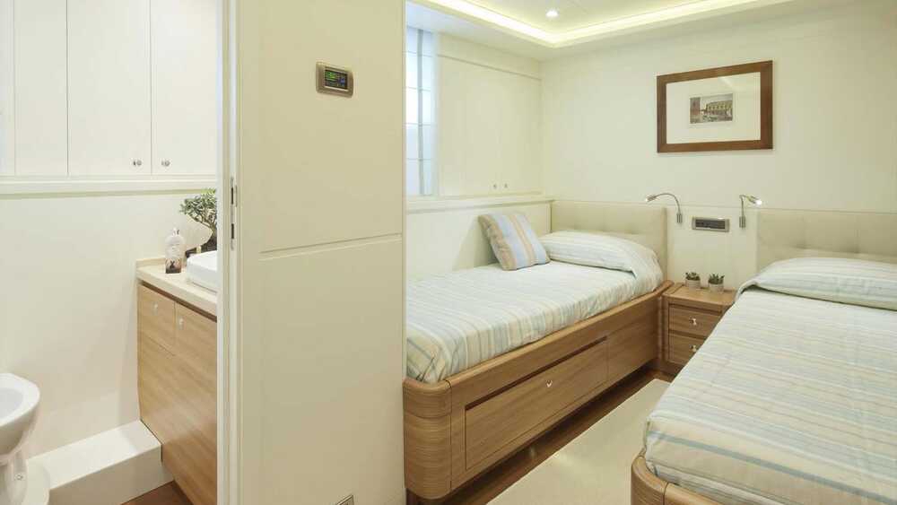 Guest cabin