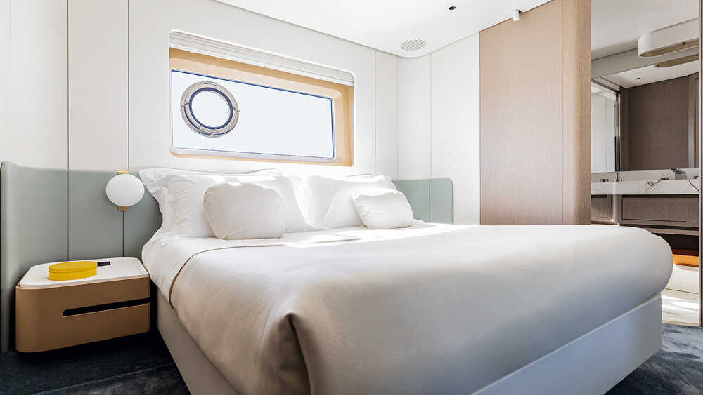 Guest cabin on starboard side