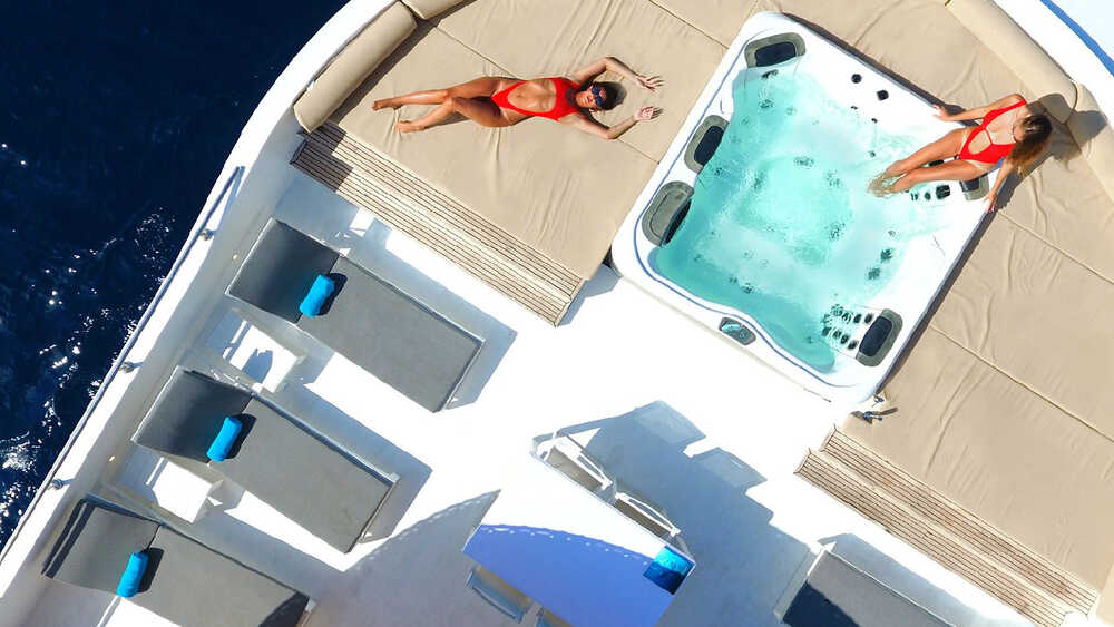 Jacuzzi on sundeck