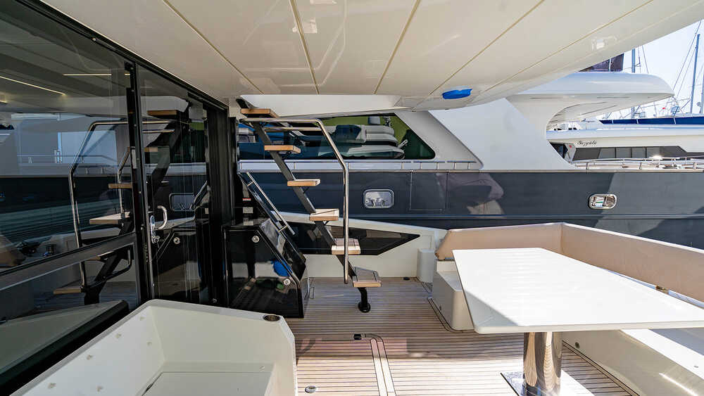 Dining area on cockpit