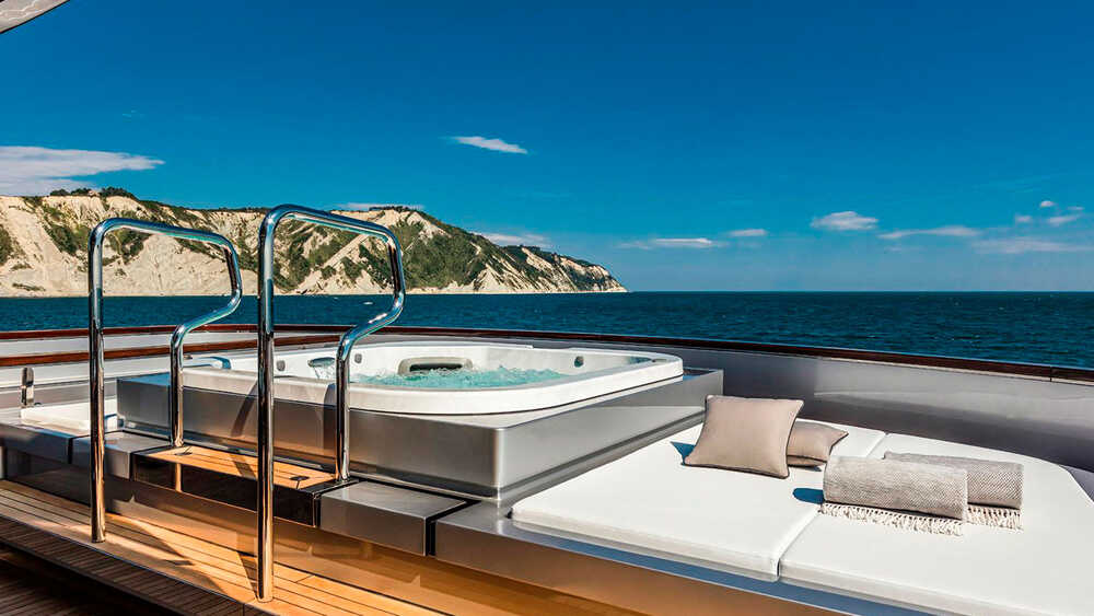 Jacuzzi on sun deck