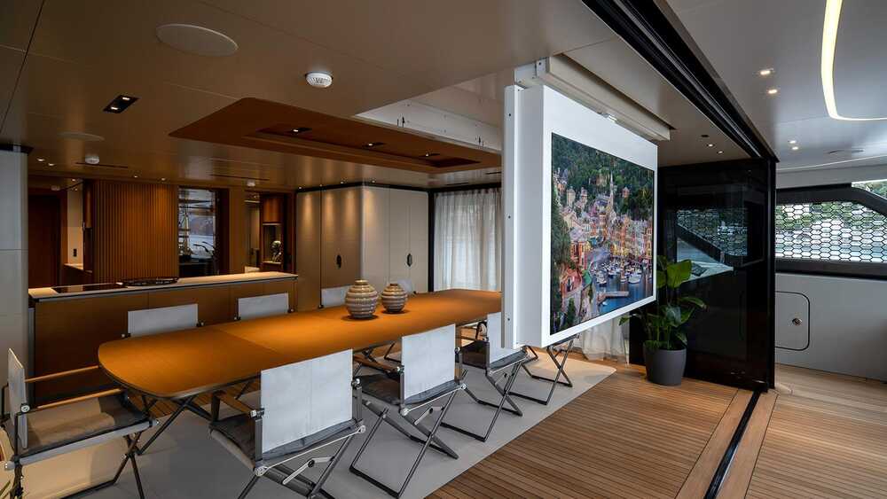 Dinette on upper deck