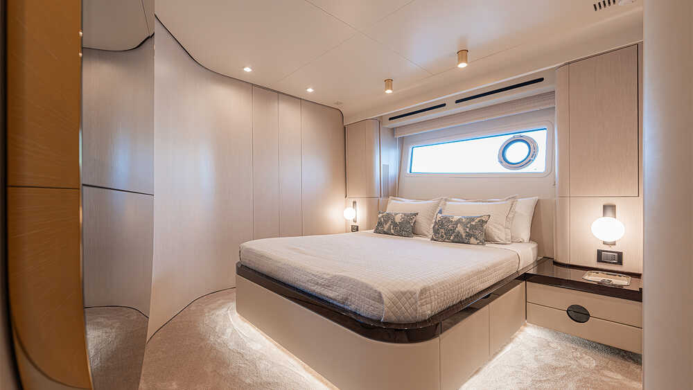 Bow VIP cabin