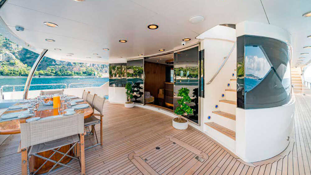 Dining area in cockpit 