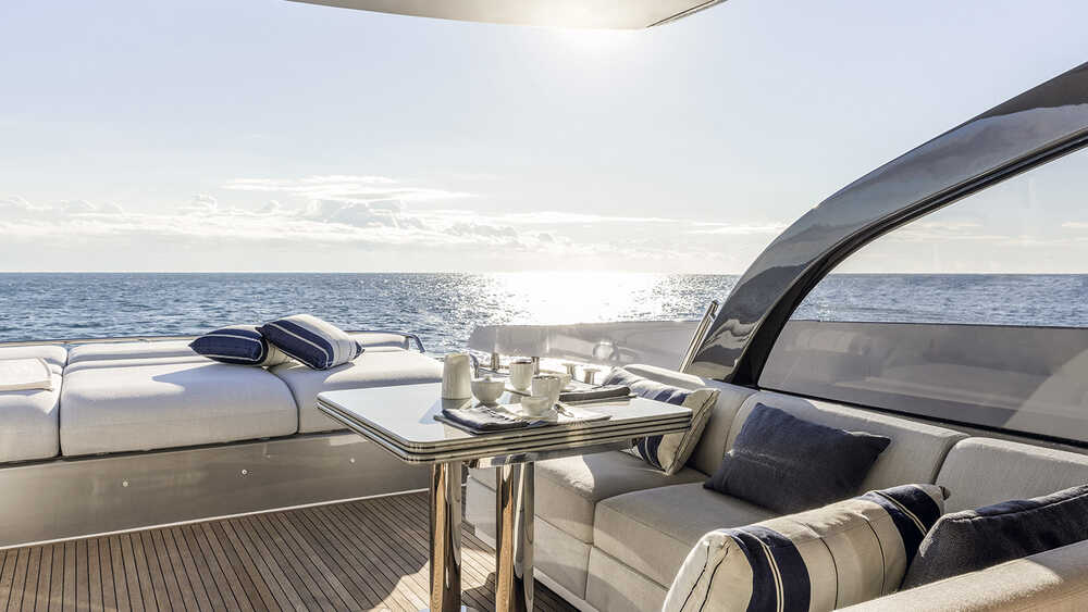 Dining area on cockpit