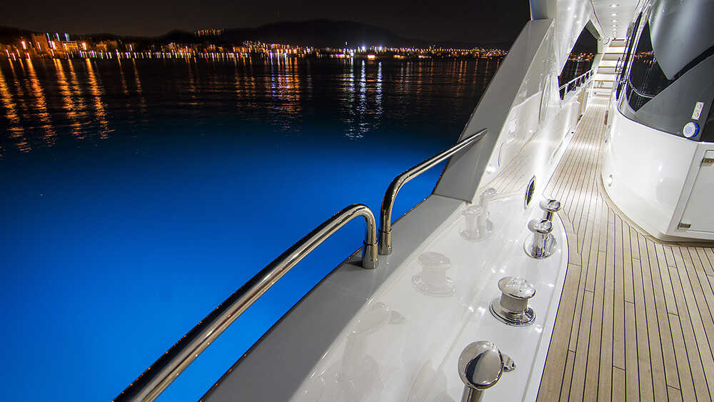 Walk arounds on the main deck