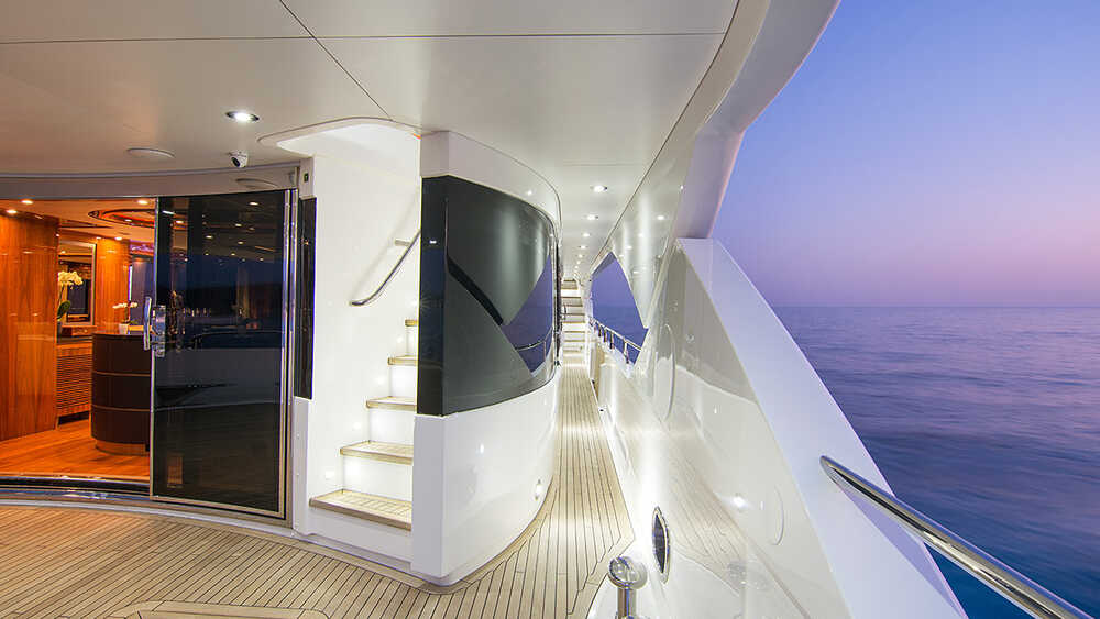 Walk arounds on the main deck