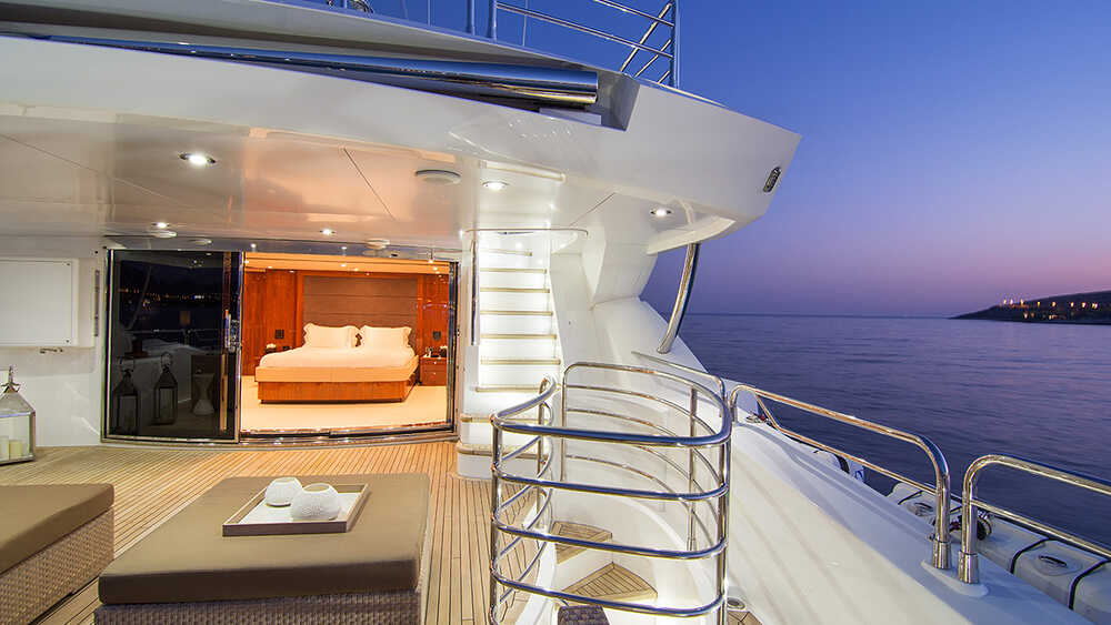 Upper deck