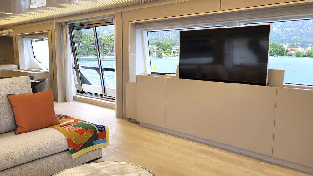 TV in the main salon 