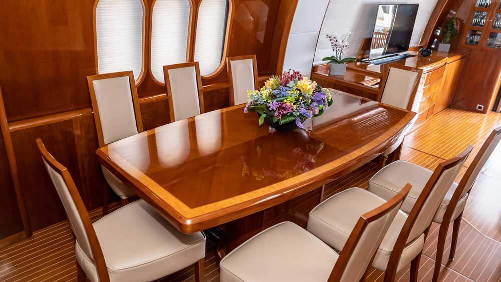 Salon dining