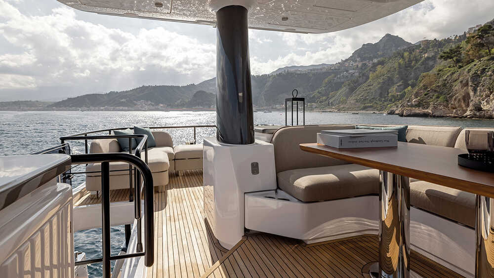 Dining area on flybridge