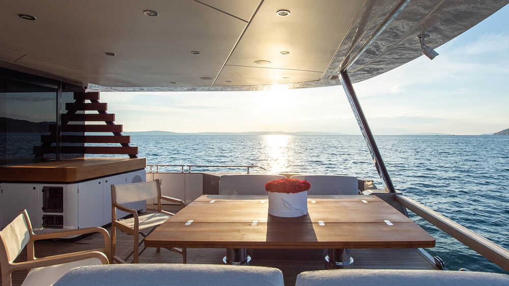 Dining area on cockpit