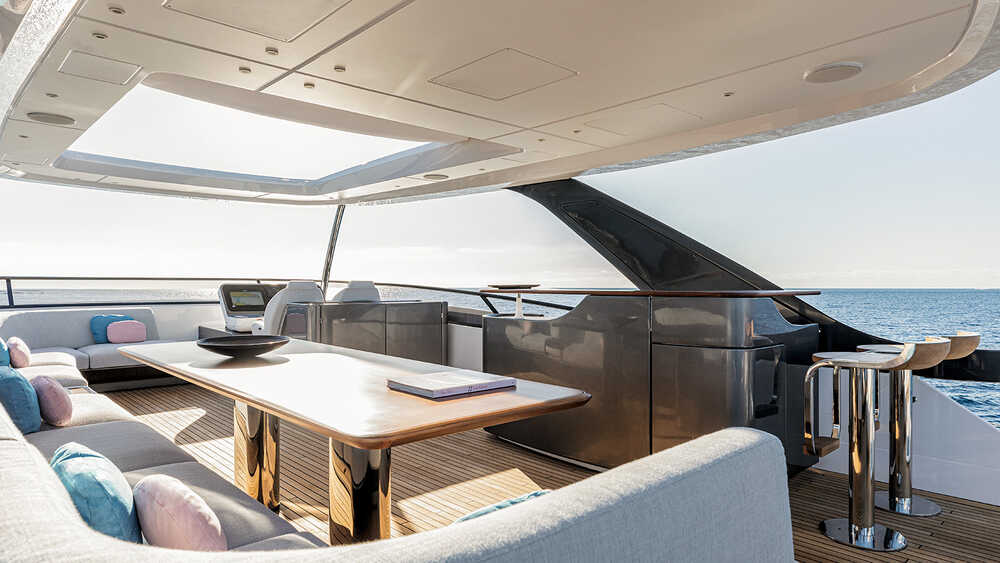 Dining area on flybridge