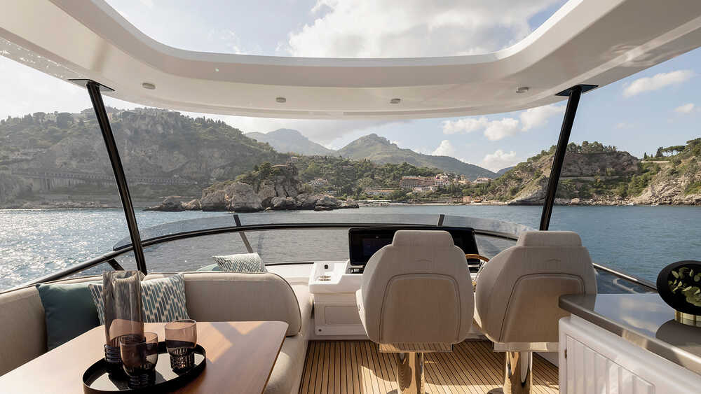 Dining area on flybridge