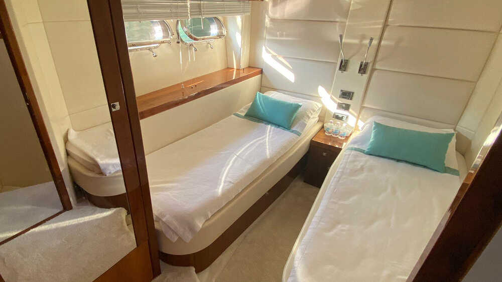 Stbd single cabin