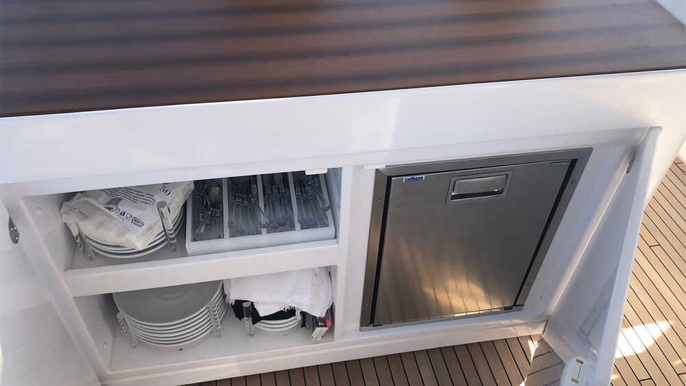 Wet bar on fly